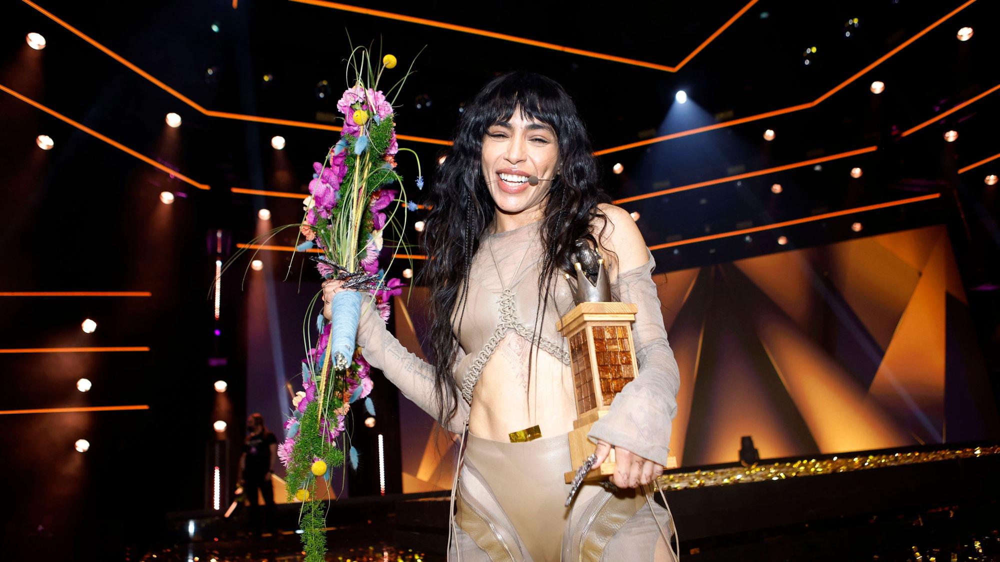 Loreen mit der Sieger-Trophäe beim ESC-Vorentscheid Melodifestivalen.