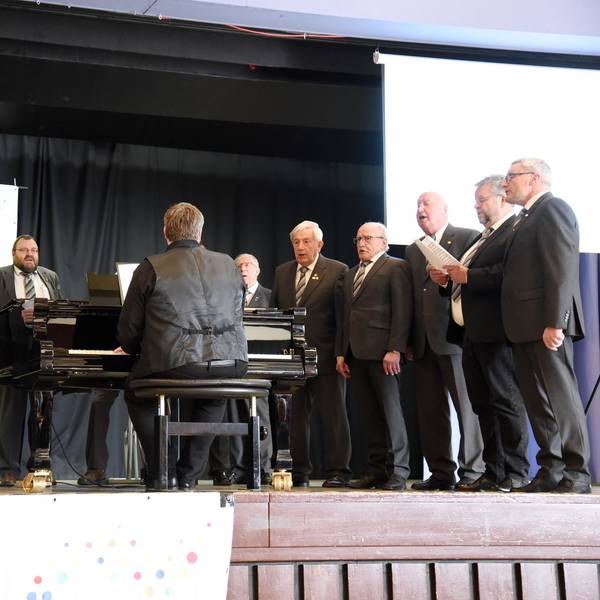ds Jahr Der Choere 2022 Ehrungen des Kreischorverbandes Oberberg in der Aula Bielstein