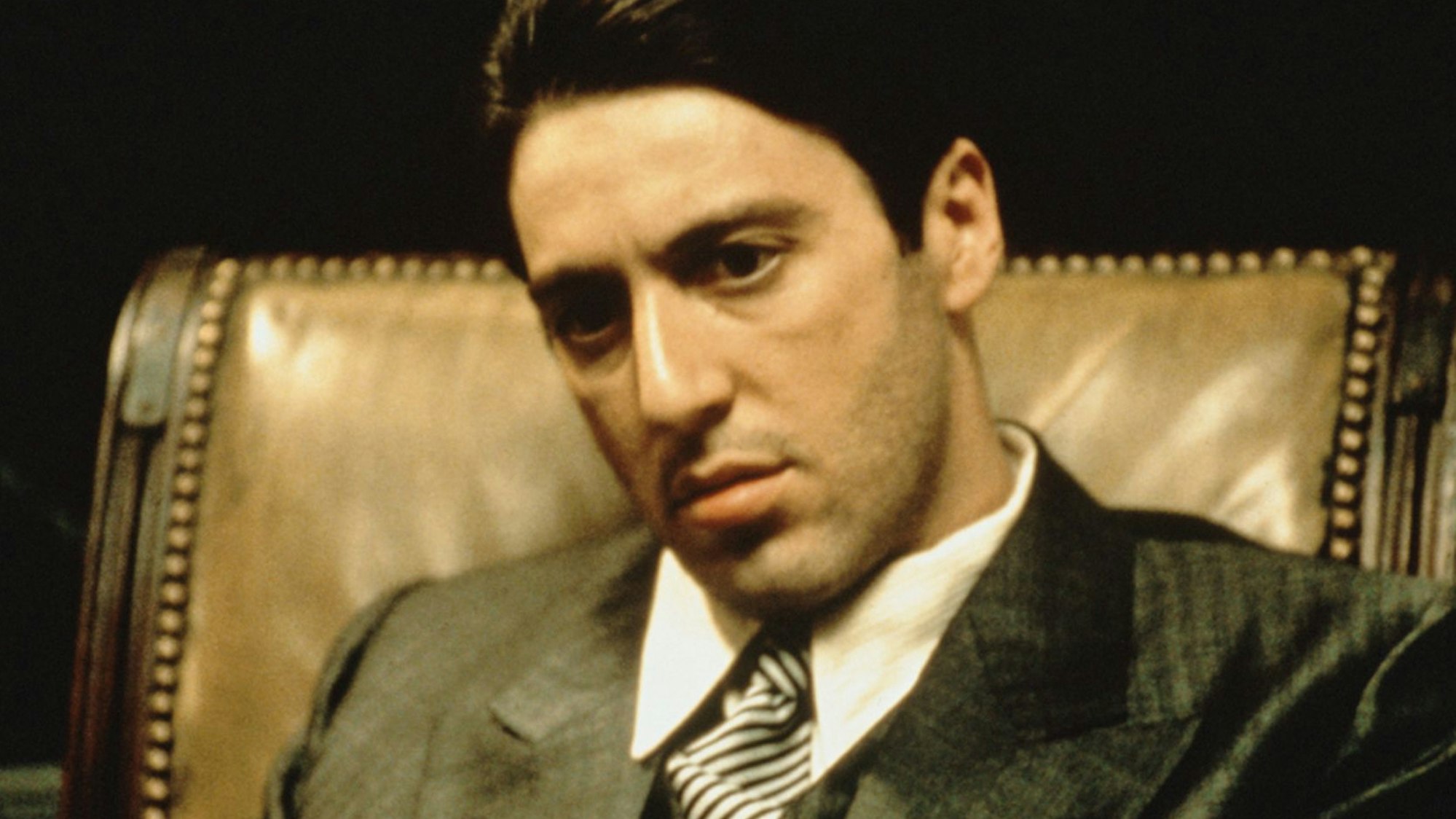 Al Pacino schaut ernst.