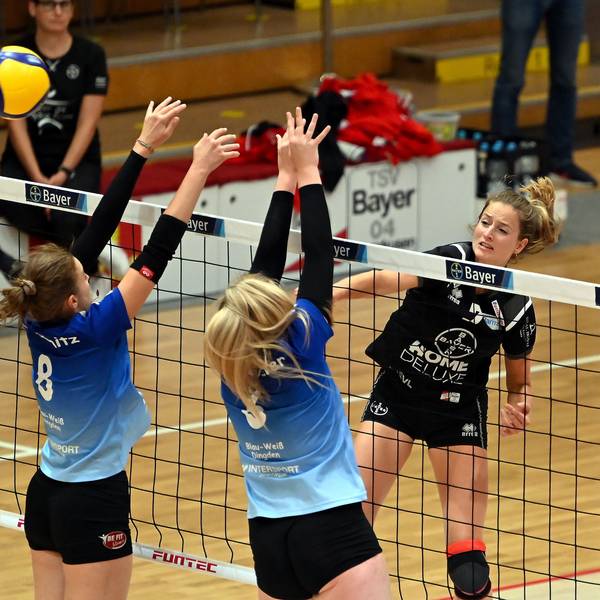 17.09.2022, Volleyball-Bayer - Dingden
rechts: Lena Overländer (Bayer)
Foto: Uli Herhaus