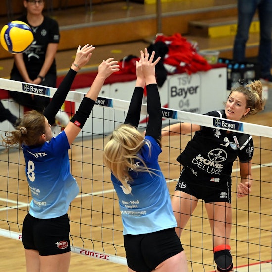 17.09.2022, Volleyball-Bayer - Dingden
rechts: Lena Overländer (Bayer)
Foto: Uli Herhaus