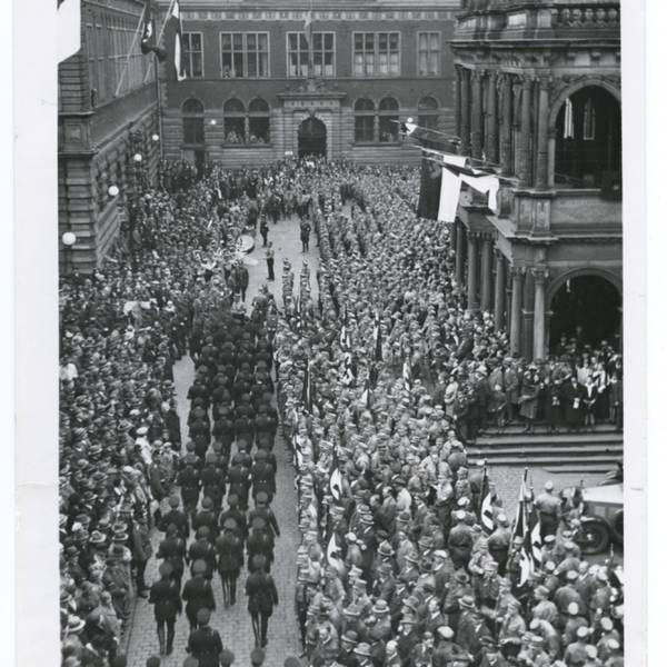 Nationalsozialistische Machtübernahme Köln 1933
Die Nutzung ist nur einmalig und nur für den genannten Publikationszweck gestattet. Jede weitere oder anderweitige Nutzung ist gebührenpflichtig und uns anzuzeigen.