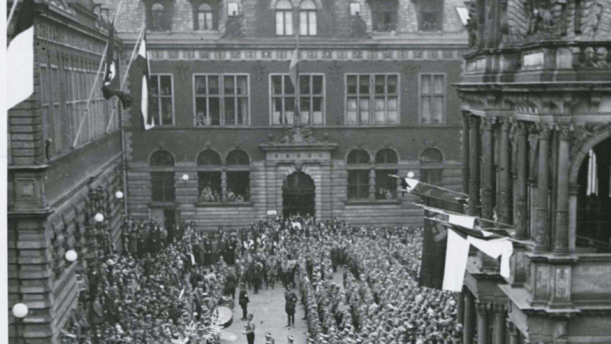 Nationalsozialistische Machtübernahme Köln 1933
Die Nutzung ist nur einmalig und nur für den genannten Publikationszweck gestattet. Jede weitere oder anderweitige Nutzung ist gebührenpflichtig und uns anzuzeigen.