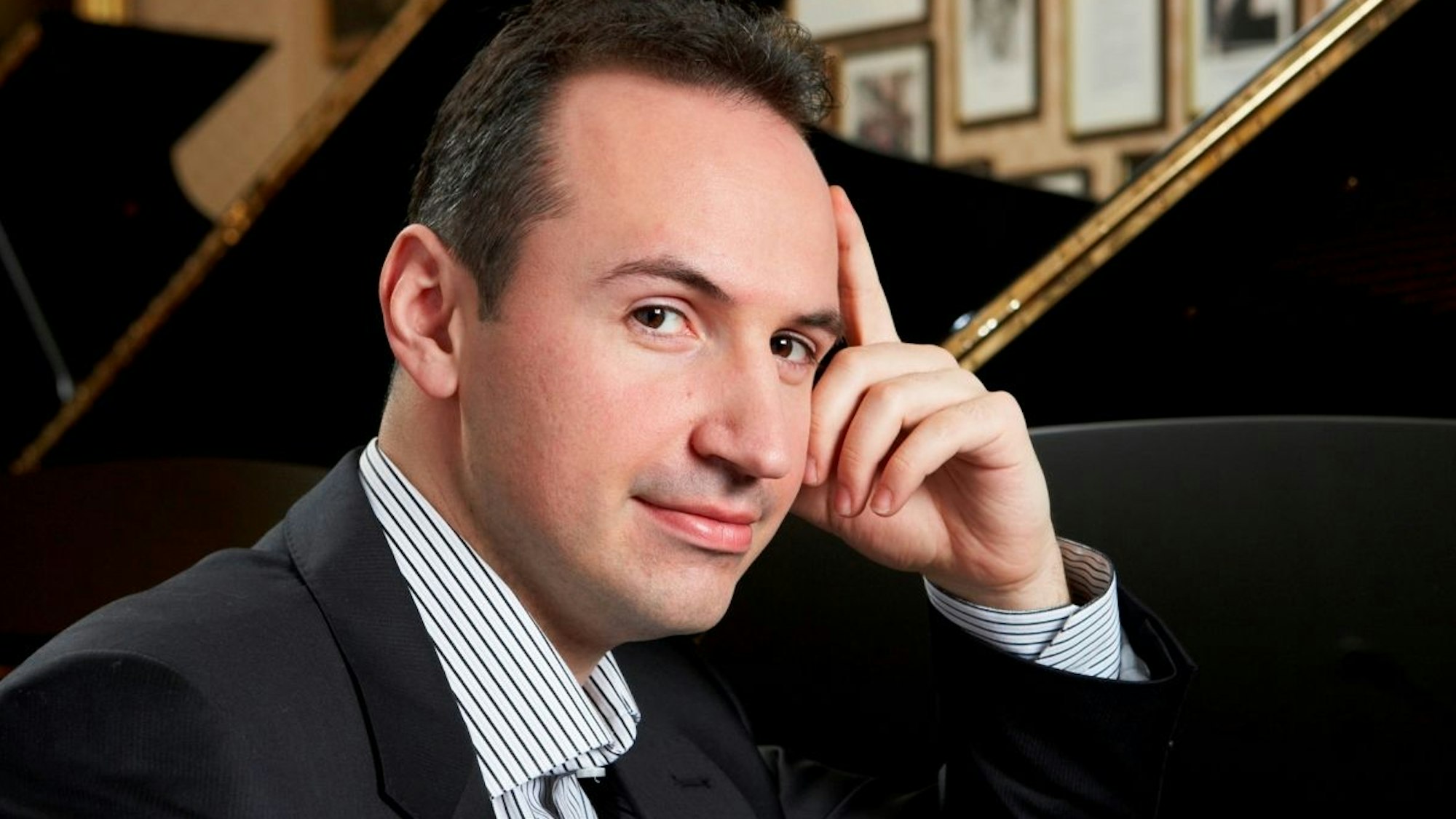 Pianist Simon Trpcesk