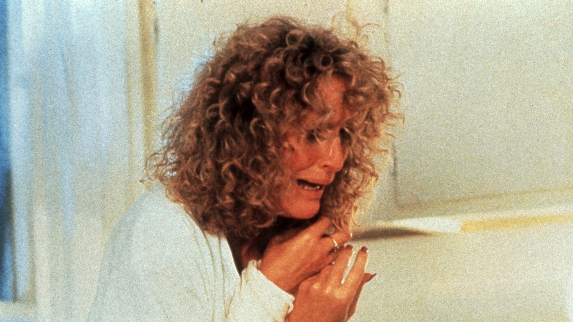 Glenn Close weint.
