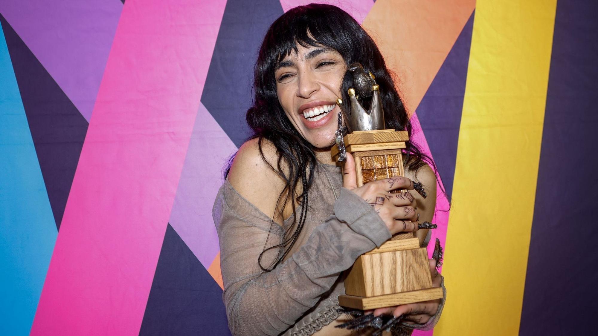 Loreen mit ihrer Trophäe nach dem Finale.