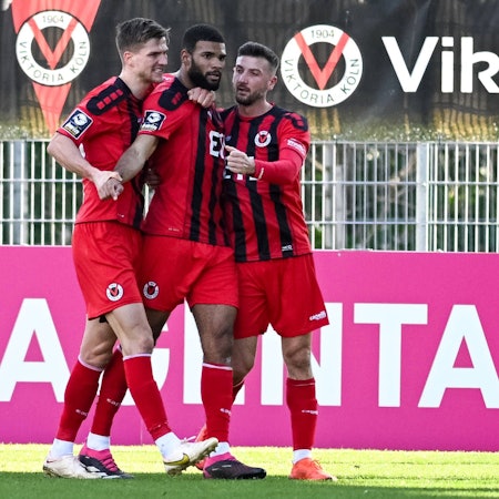 In der Schlussminute erzeilt Jamil Siebert Viktoria Koeln, 20, Mitte, das Tor zum 1:1 Ausgleich. Viktoria Koeln vs. FSV Zwickau, Fussball, 3. Liga, 26. Spieltag, Saison 2022/2023, 11.03.2023 DFB/DFL Regulations prohibit any use of Photographs as image sequences and/or quasi-video Viktoria Koeln vs. FSV Zwickau, Fussball, 3. Liga, 26. Spieltag, Saison 2022/2023, 11.03.2023 Köln *** In the final minute Jamil Siebert Viktoria Koeln, 20 , center, scores the goal to equalize 1 1 Viktoria Koeln vs FSV Zwickau, Football, 3 Liga, 26 Spieltag, Saison 2022 2023, 11 03 2023 DFB DFL Regulations prohibit any use of Photographs as image sequences and or quasi video Viktoria Koeln vs FSV Zwickau, Football, 3 Liga, 26 Spieltag, Saison 2022 2023, 11 03 2023 Köln Copyright: xEibner-Pressefoto/ThomasxHaeslerx EP_EER