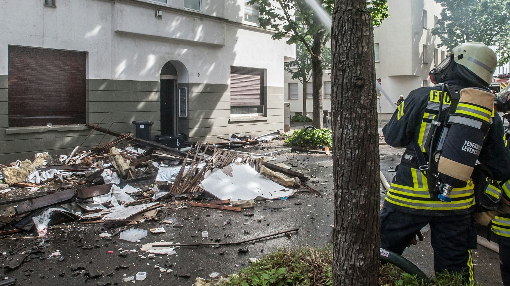 Brand nach Explosion Opladen feuerwehr. Foto: Ralf Krieger