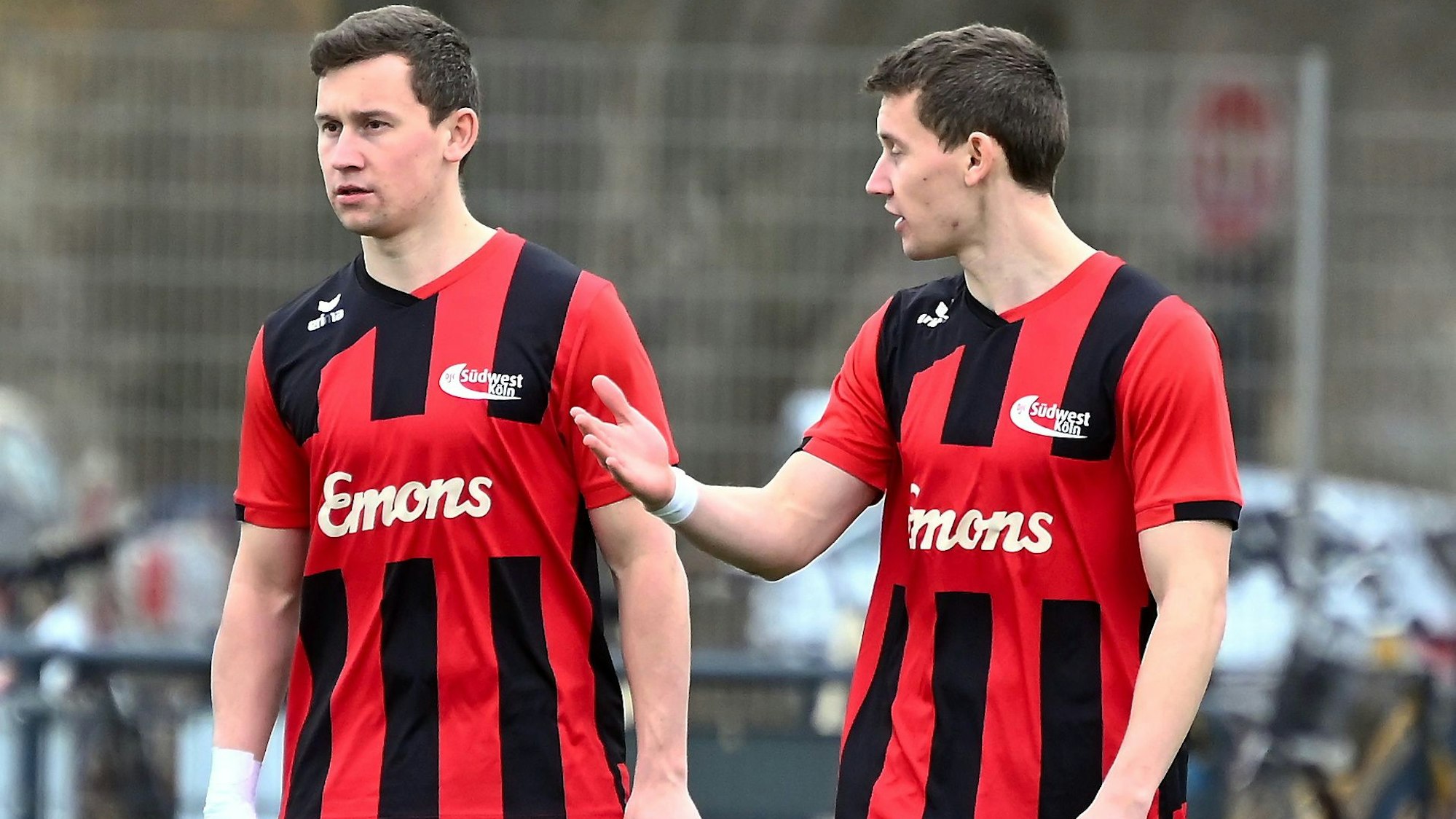 12.03.2023, Fussball-DJK Südwest Köln-Schlebusch ii
links: Hendrik Graf (Südwest Köln)
rechts: Philipp Graf (Südwest Köln)
Foto: Uli Herhaus