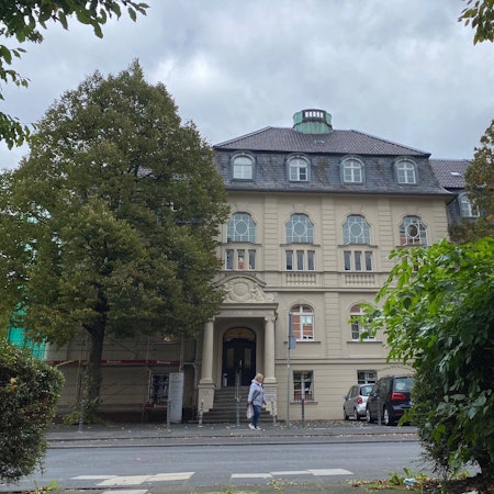 Blick auf das Amtsgericht Brühl im September 2022.