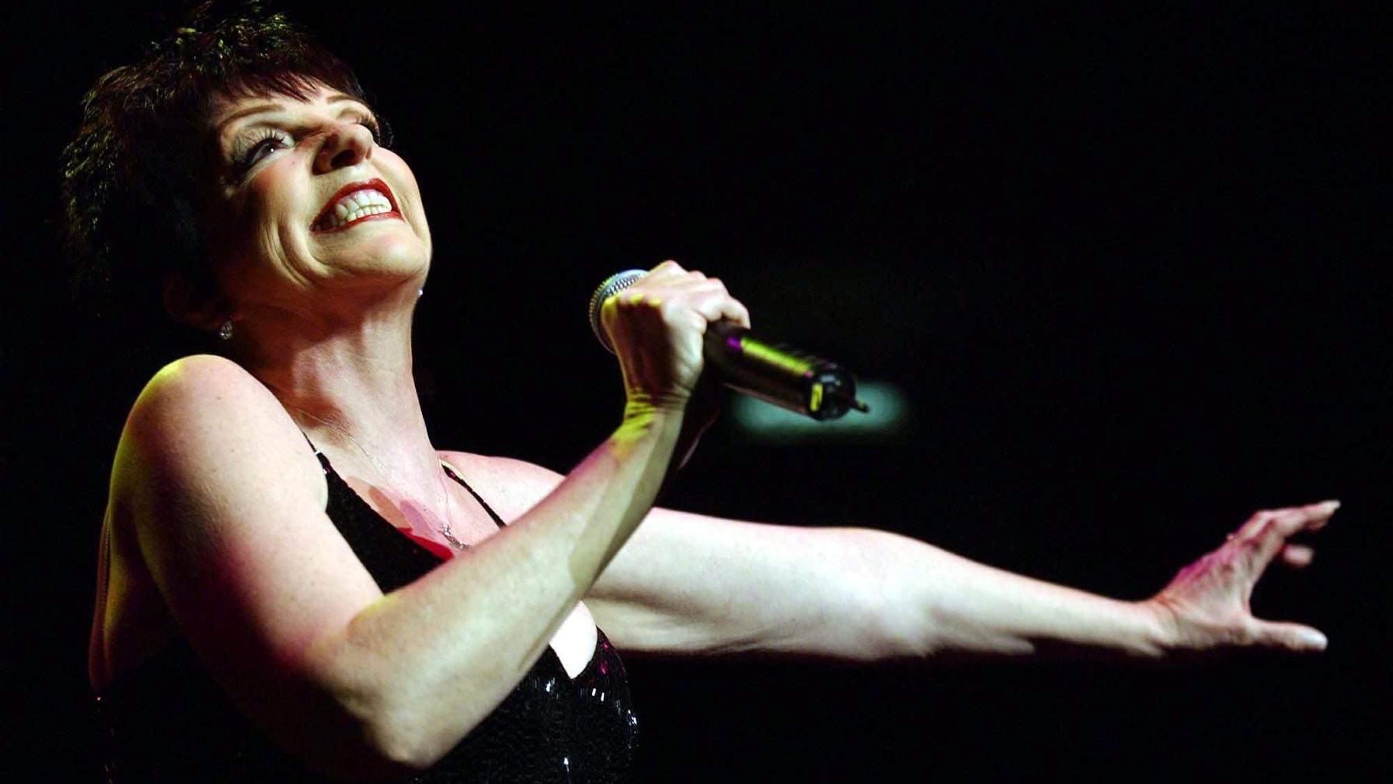 Liza Minnelli auf der Bühne.