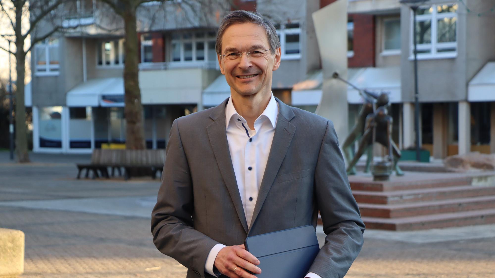 Dr. Roger Schaffran