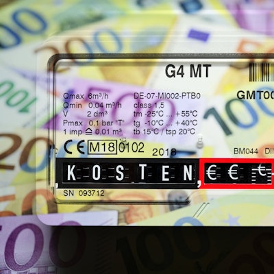 Gaszähler mit Aufschrift, Kosten und Geldscheinen. (Symbolbild)