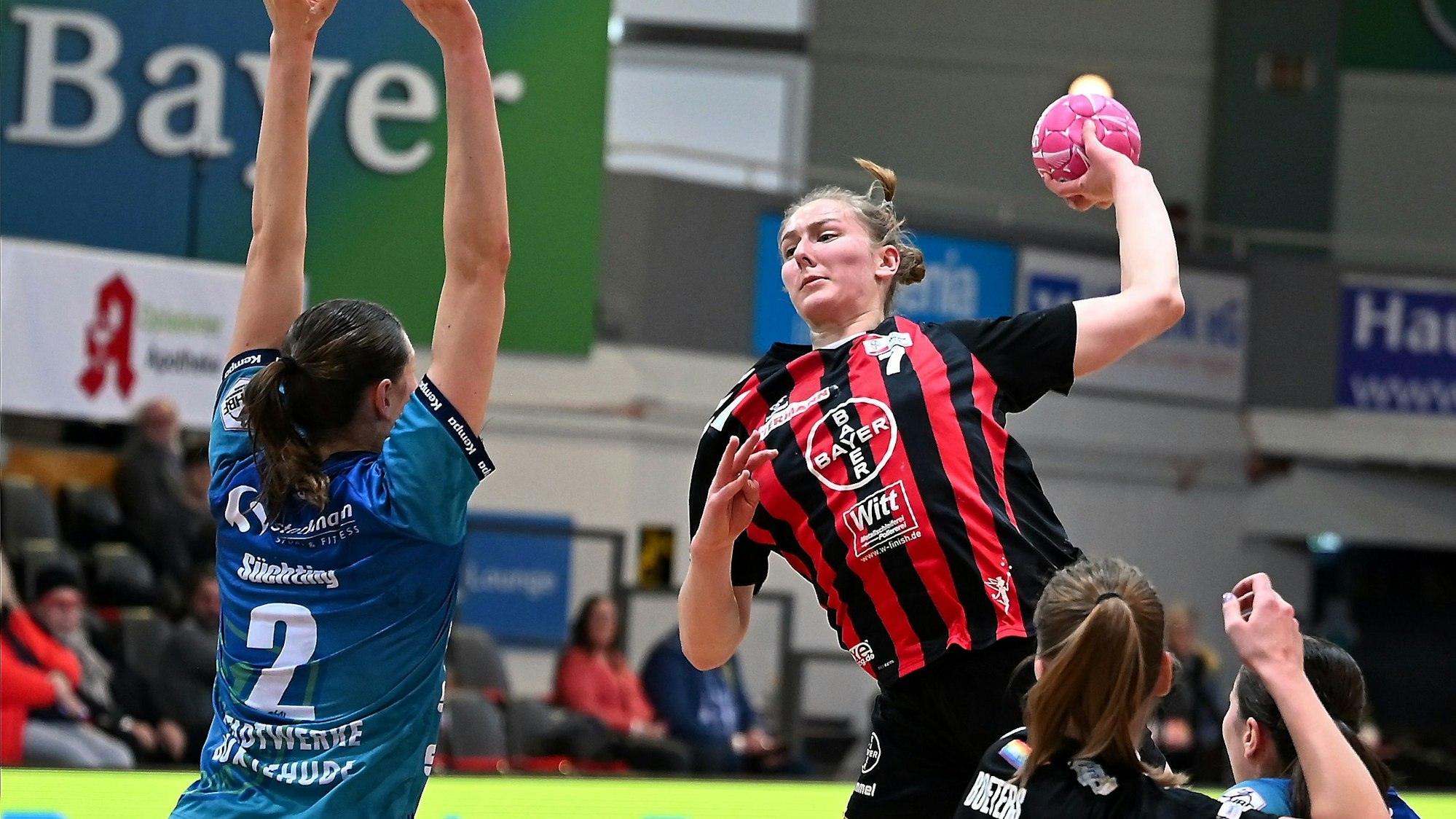 26.02.2023, Handball-Bayer Leverkusen-Buxtehude
rechts: Viola Leuchter (bayer)
Foto: Uli Herhaus