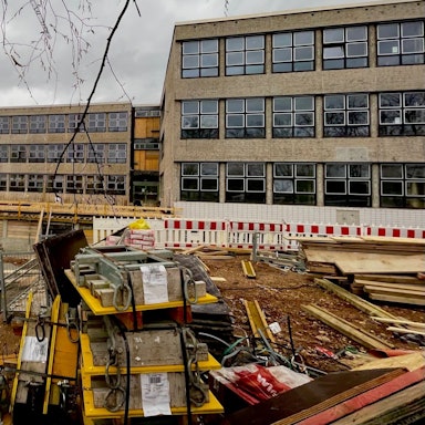 Das Foto zeigt die Baustelle des Lechenicher Schulzentrums.