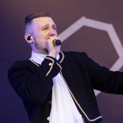 Der Rapper Alligatoah steht beim Open-Air-Festival „Rock im Park“ auf der Bühne.