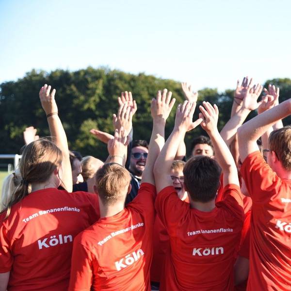 Eine der vier Fußballmanschaften des „Team Bananenflanke Köln e.V“.