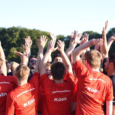 Eine der vier Fußballmanschaften des „Team Bananenflanke Köln e.V“.