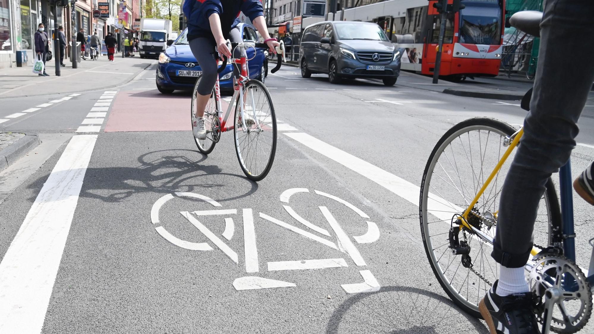 21.04.2022 Köln.
Mehr Platz für den Radverkehr.
Presse-Radtour zur Fertigstellung größerer Fahrrad-Ausbauprojekte.
Aachenerstraße.