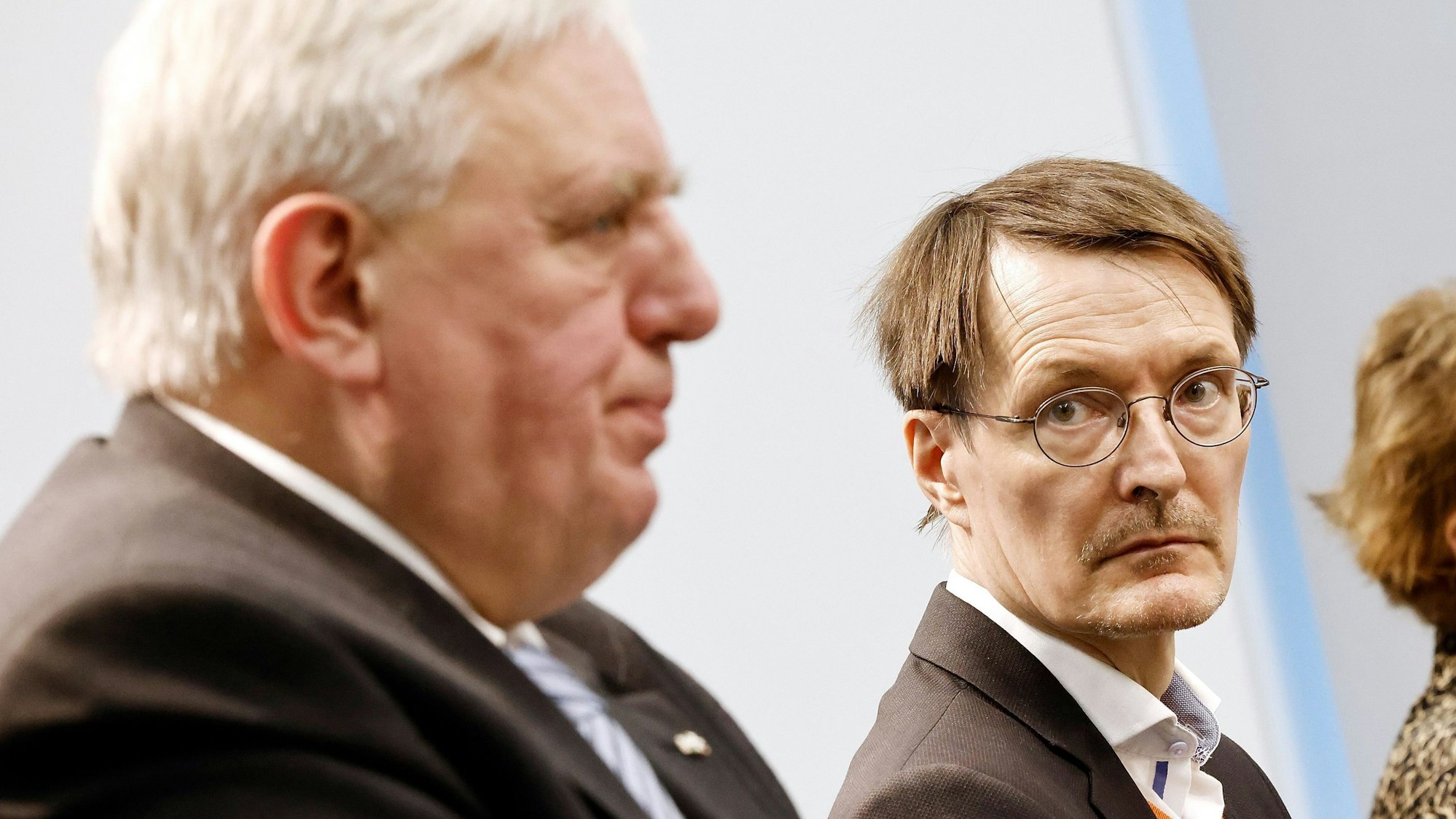 Karl-Josef Laumann (CDU), Minister für Arbeit, Gesundheit und Soziales des Landes Nordrhein-Westfalen, und Karl Lauterbach (SPD), Bundesminister für Gesundheit.