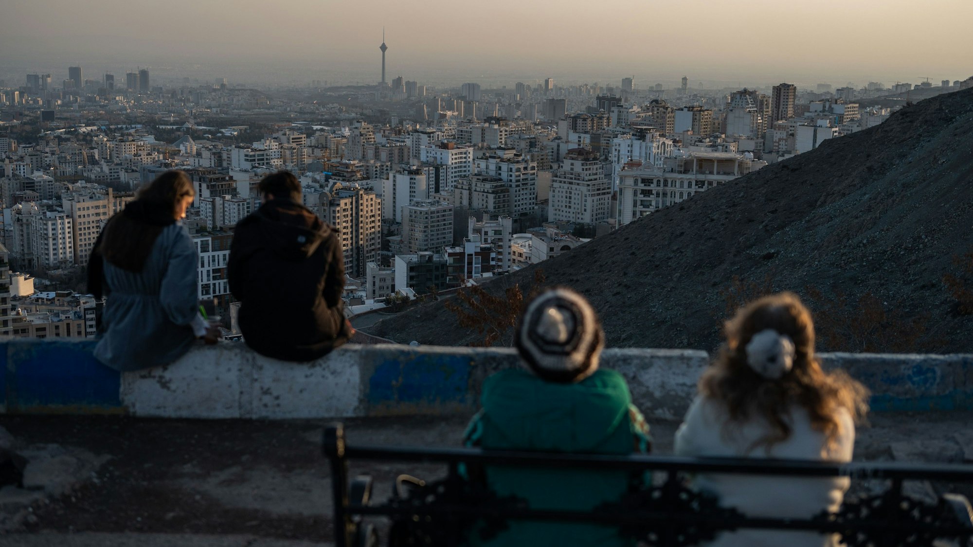 Junge Iranerinnen in Teheran (Symbolbild)