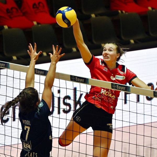 Volleyball
Bayer Volleys - Stralsund
rechts: Clara Wübbeke (Bayer)
Foto: Uli Herhaus