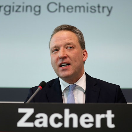 Matthias Zachert, Vorstandsvorsitzender der Lanxess AG, spricht auf der Bilanzpressekonferenz.