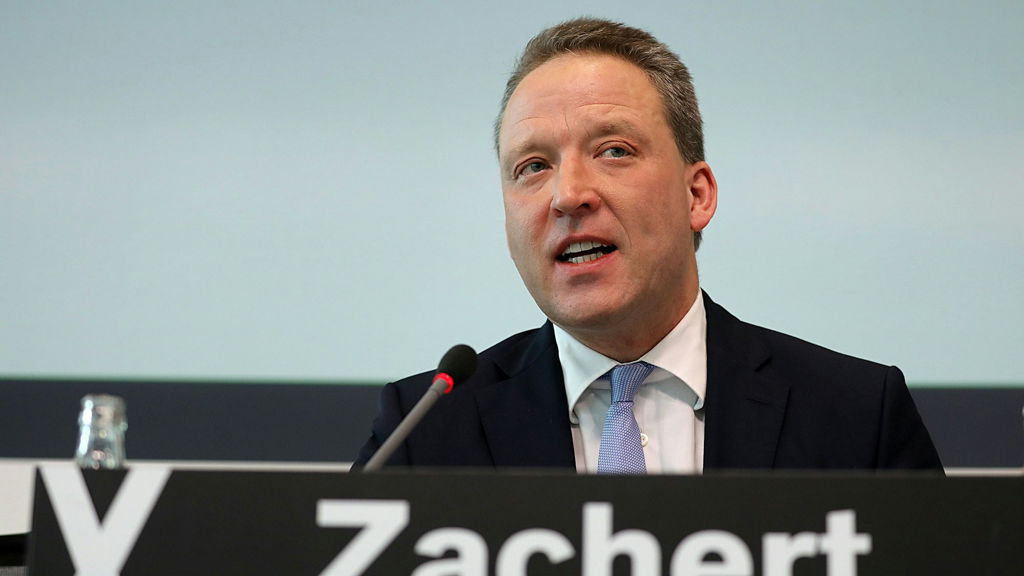 Matthias Zachert, Vorstandsvorsitzende der Lanxess AG, spricht auf einer Bilanzpressekonferenz.