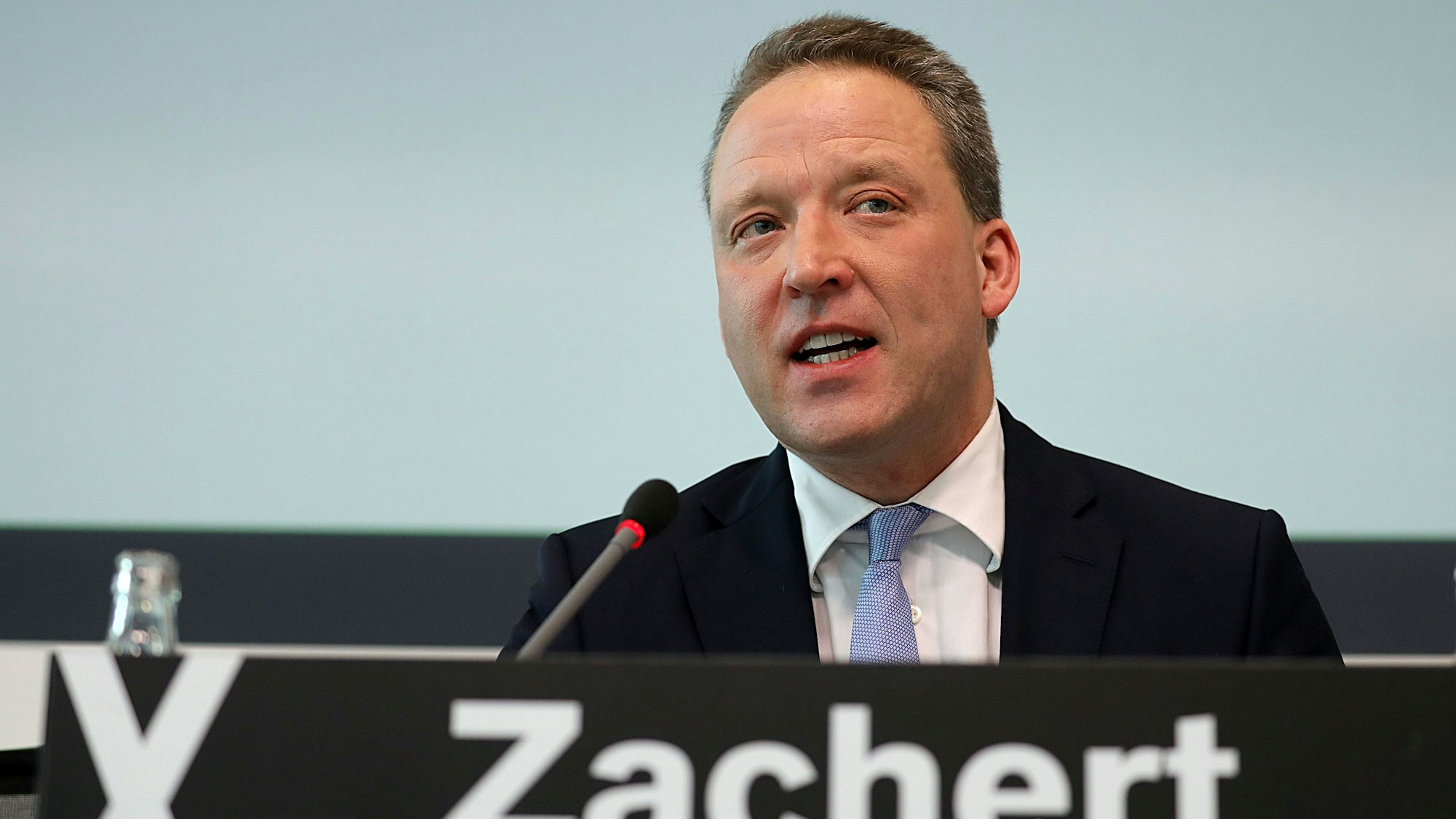 Matthias Zachert, Vorstandsvorsitzender der Lanxess AG, spricht auf der Bilanzpressekonferenz.