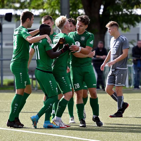 25.09.2022, Fussball-Lützenkirchen - Berg. Neukirchen
Freude nach dem 1:0 für Neukirchen durch Leon Kauermann (rechts)28
Foto: Uli Herhaus