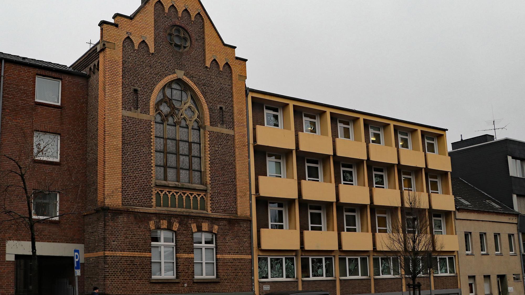 Das Gebäude des ehemaligen Krankenhauses in Frechen, in dem sich der Sitz der Musikschule befindet.