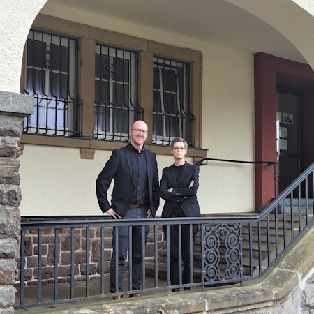 Bürgermeister Ingo Pfennings (l.) und Binca Renn, Leiterin der neuen Wirtschafts-, Tourismus und Veranstaltungs GmbH.