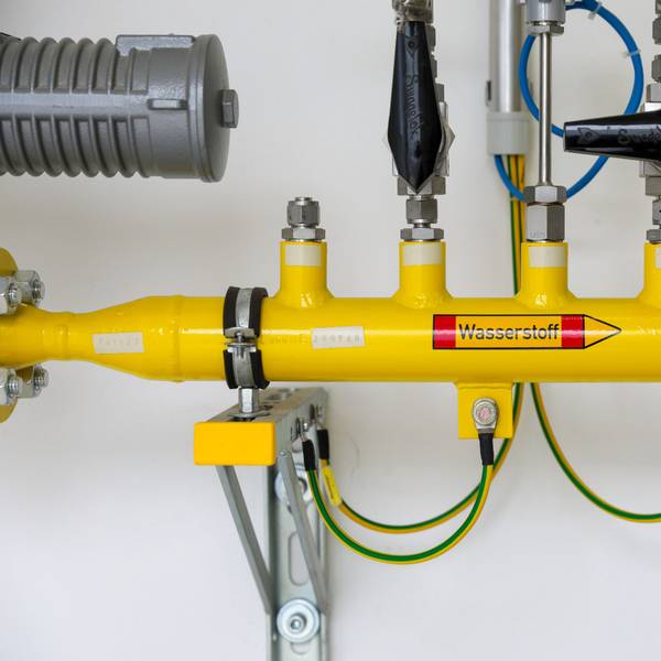 Yellow pipework carries Hydrogen in Germany.