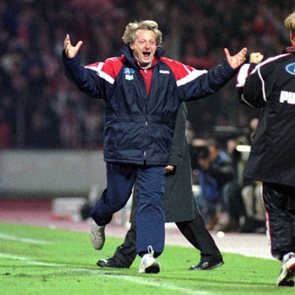 Im Dezember 1997 besiegte der 1. FC Köln Borussia Dortmund 4:2, Lorenz-Günther Köstner jubelte damals, obwohl die Kölner Mannschaft später als Tabellen-Letzter in die Winterpause ging.