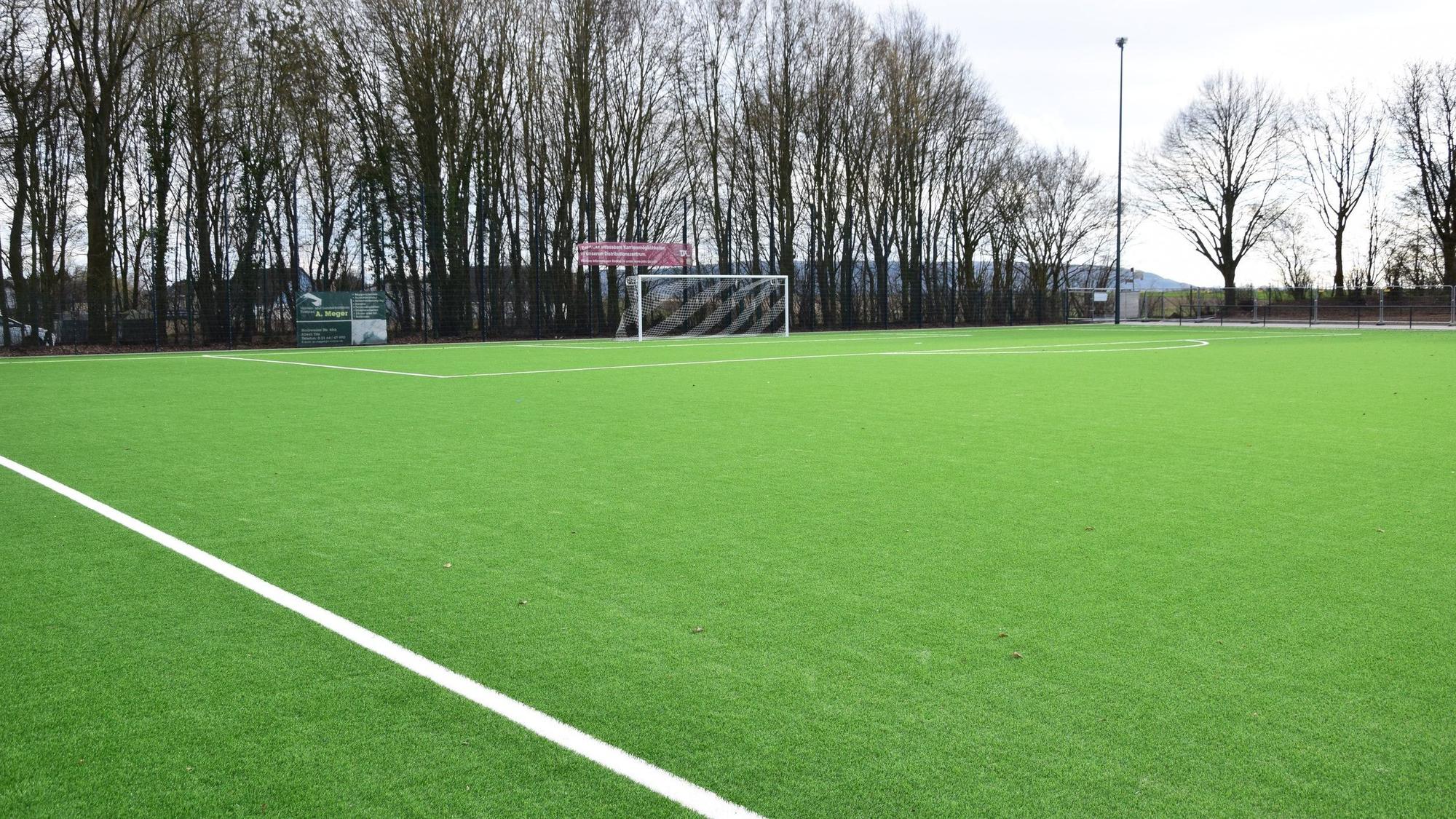 Der neue Kunstrasenplatz in Bedburg-Kirchherten.