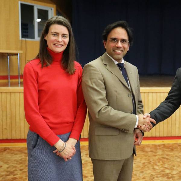 Miriam Pinto, Fabiano Pinto und Lutz Wagner nach der Wahl Pintos zum Technischen Beigeordneten in Königswinter.