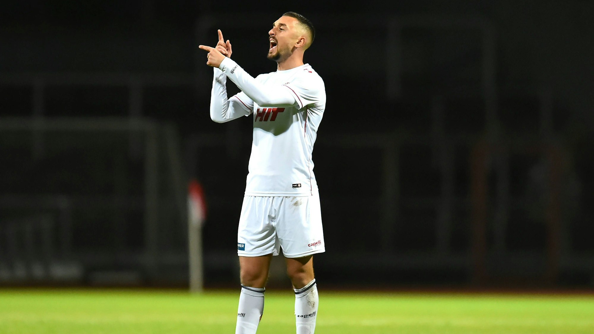 Fußball Herren Regionalliga West Saison 2022/2023 16. Spieltag: SC Fortuna Köln - 1. FC Köln U21, U 21 am 10.11.2022 im Südstadion in Köln Stipe Batarilo  SC Fortuna Köln  Nordrhein-Westfalen Deutschland *** Soccer Men Regionalliga West Season 2022 2023 16 Matchday SC Fortuna Köln 1 FC Köln U21 on 10 11 2022 at Südstadion in Cologne Stipe Batarilo SC Fortuna Köln North Rhine Westphalia Germany