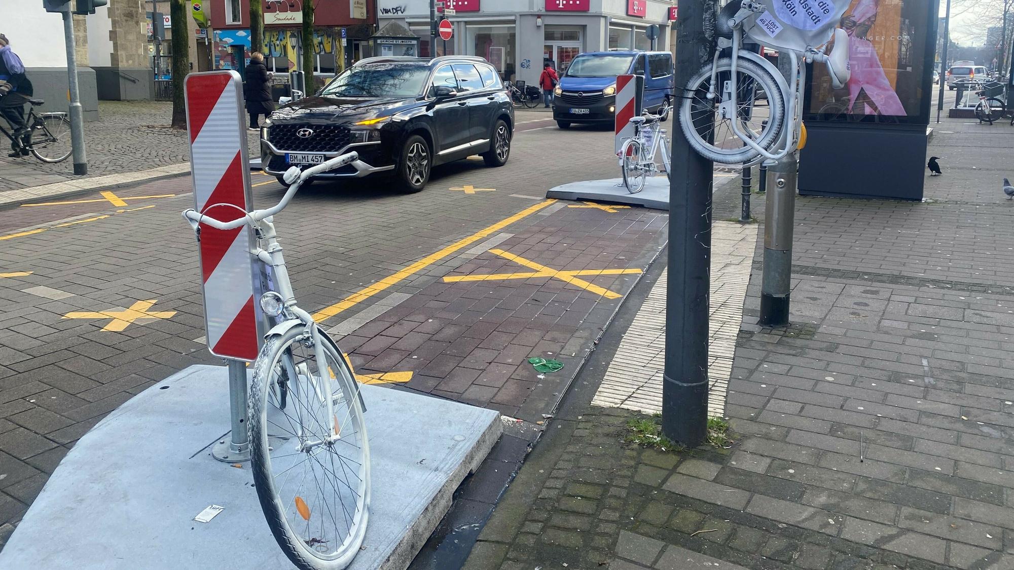 Das Bild zeigt den Verkehrsversuch auf der Venloer Straße.