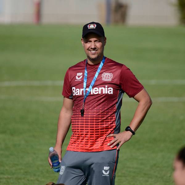 Fußball, Frauen, Bayer Leverkusen Training in Mexiko July 12, 2022, Mexico City, Mexico City, Mexico: July 12, 2022, Mexico City, Mexico: Women s Bayer Leverkusen coach Robert de Pauw during a training before the match between America and Bayer Leverkusen as part of 100 years of Bayer in Mexico. on July 12, 2022 in Mexico City, Mexico. Mexico City Mexico - ZUMAe321 0162805597st Copyright: xCarlosxTischlerx/xEyepixxGroupx