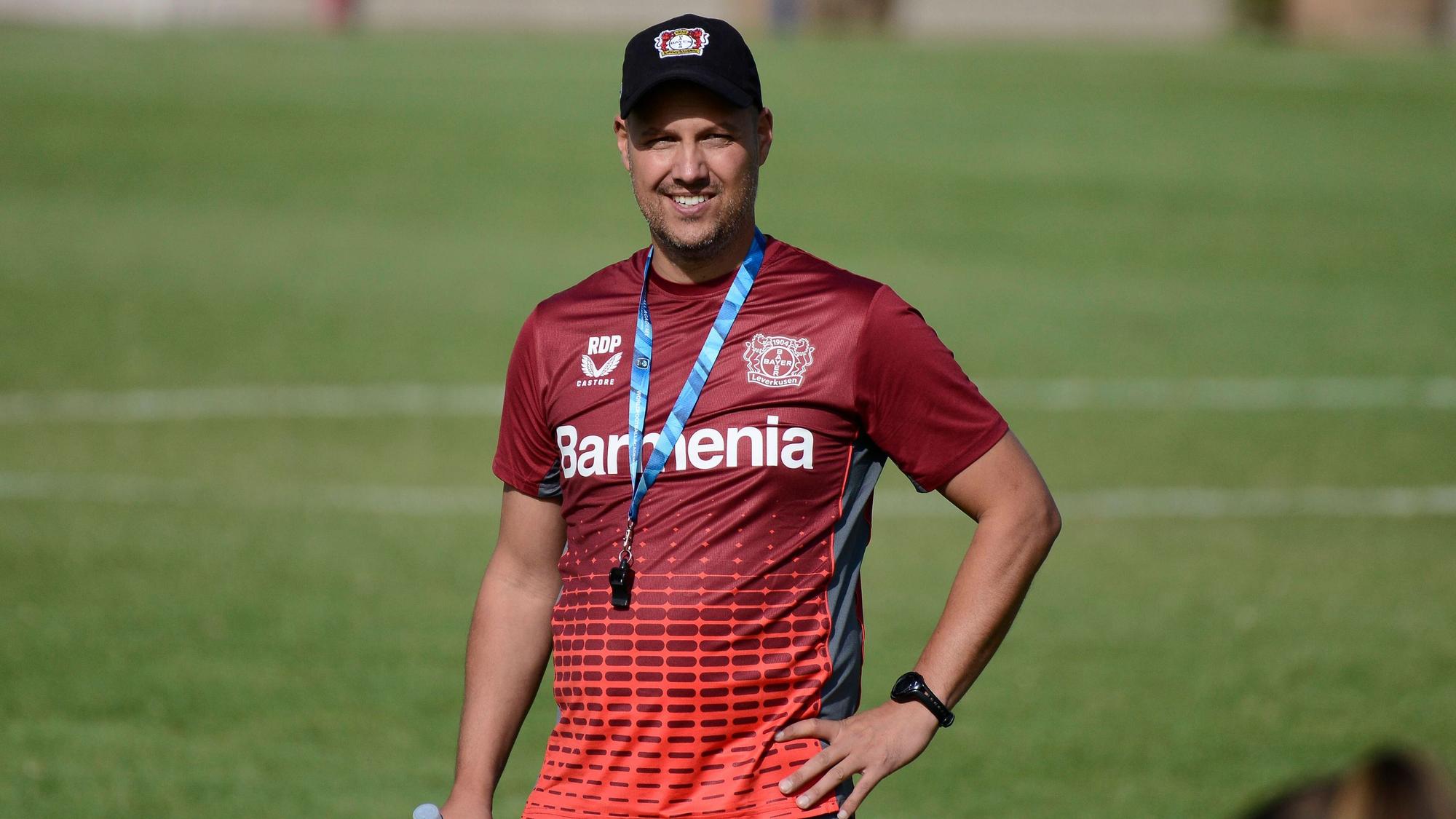 Fußball, Frauen, Bayer Leverkusen Training in Mexiko July 12, 2022, Mexico City, Mexico City, Mexico: July 12, 2022, Mexico City, Mexico: Women s Bayer Leverkusen coach Robert de Pauw during a training before the match between America and Bayer Leverkusen as part of 100 years of Bayer in Mexico. on July 12, 2022 in Mexico City, Mexico. Mexico City Mexico - ZUMAe321 0162805597st Copyright: xCarlosxTischlerx/xEyepixxGroupx