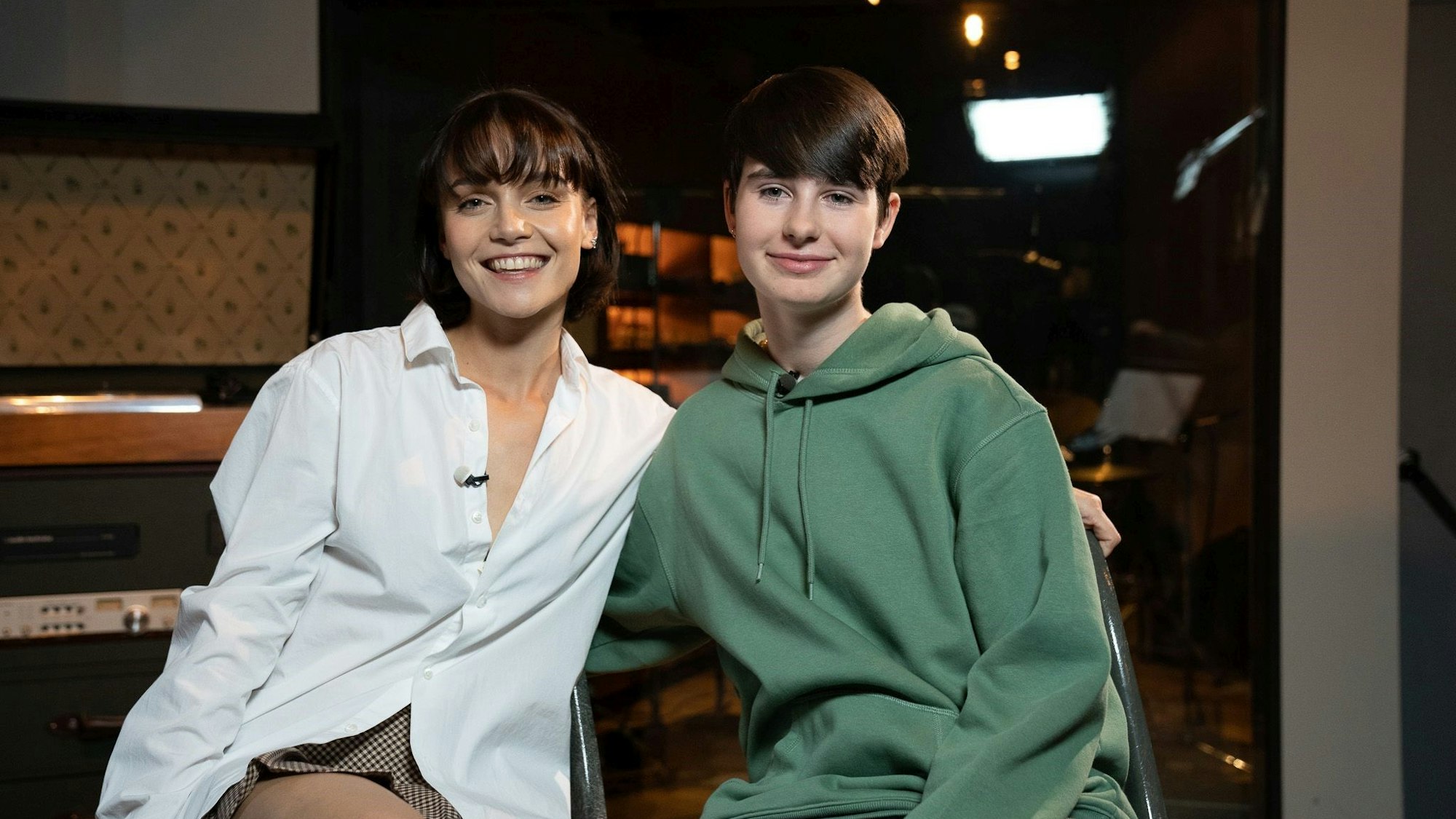 Das Bild zeigt Sängerin Lotte und Kölnerin Leni Juhnke.