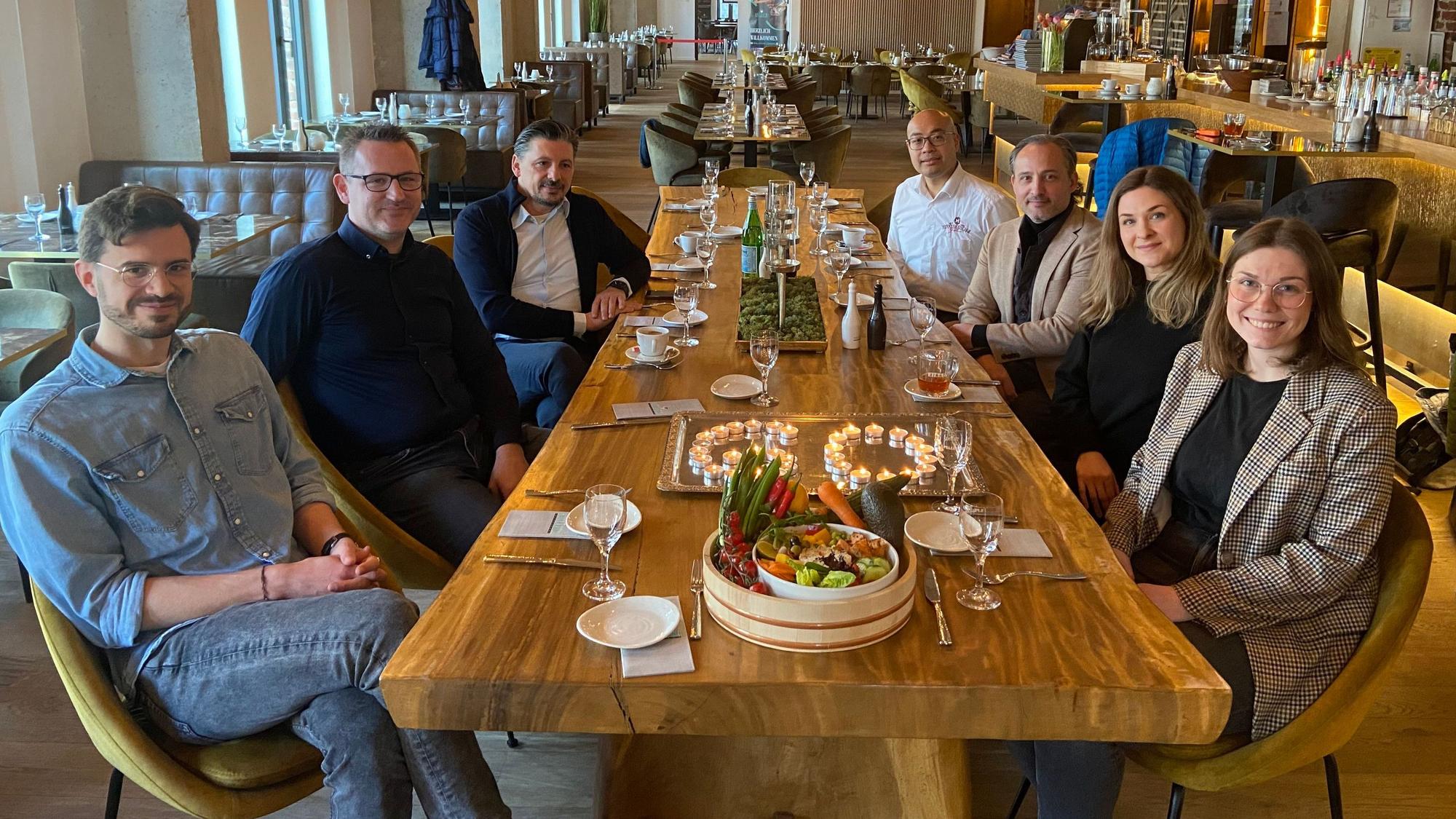 Gastronomen, Naturgut Ophoven und Stadt Leverkusen werben für Earth Hour Tag