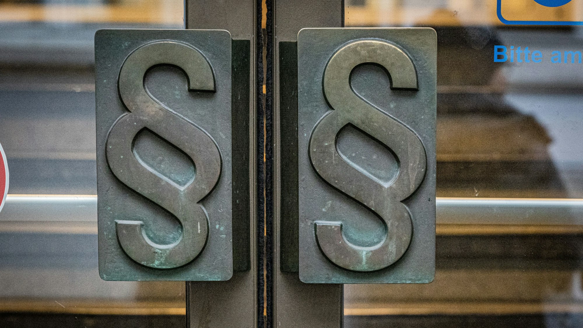 Die Türen des Bonner Landgerichts