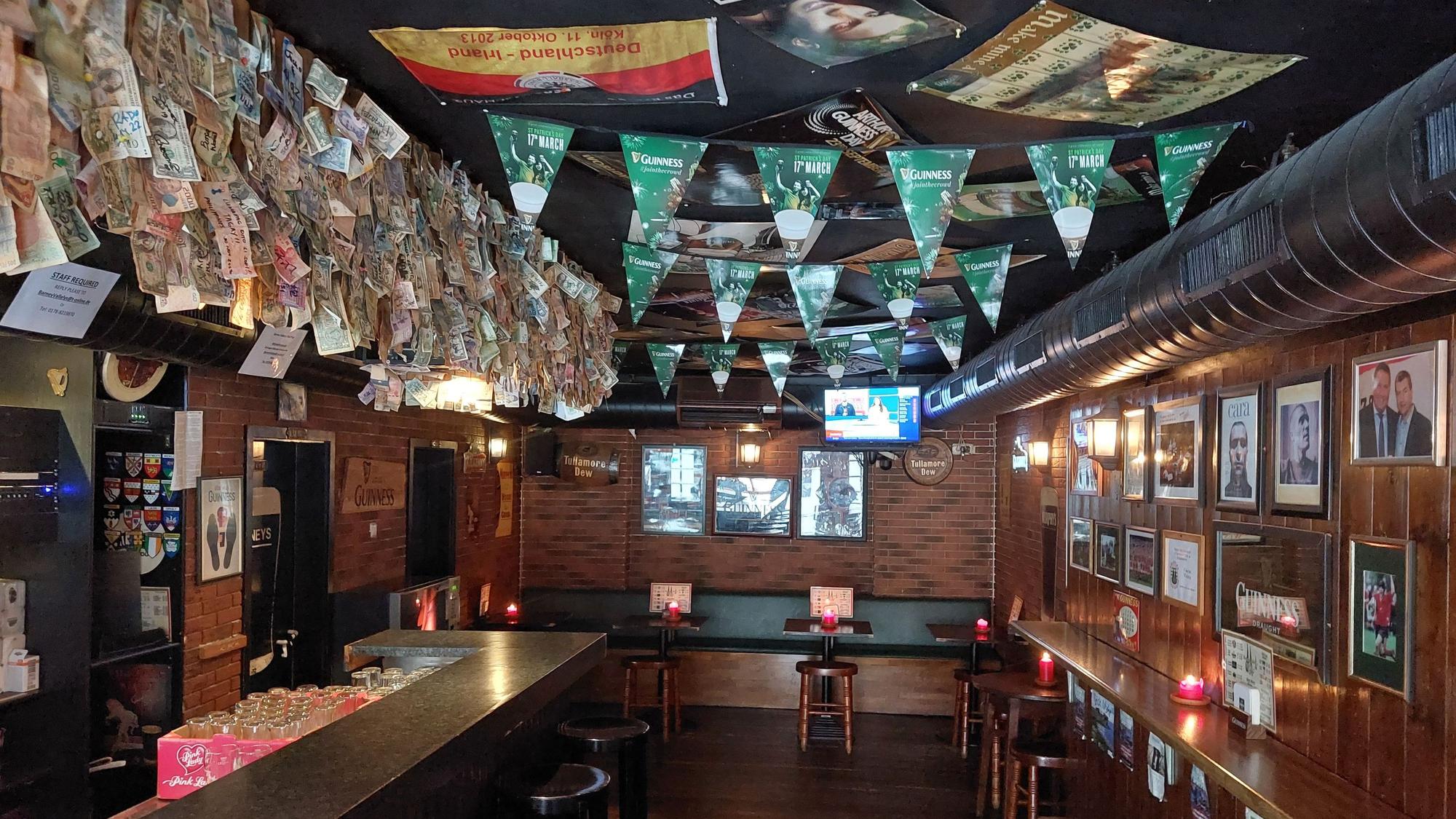 Der Irish Pub Barney Vallely's in Köln von innen.