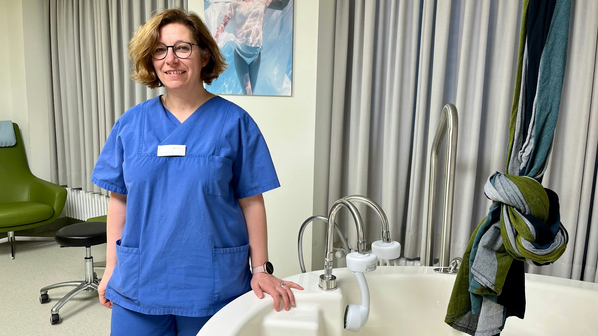Hebamme Ulrike Sandtner im Kreißsaal