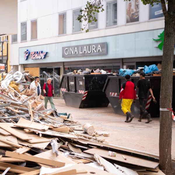 Die komplett zerstörte Innenstadt erweckt langsam, aber sicher wieder zum Leben.