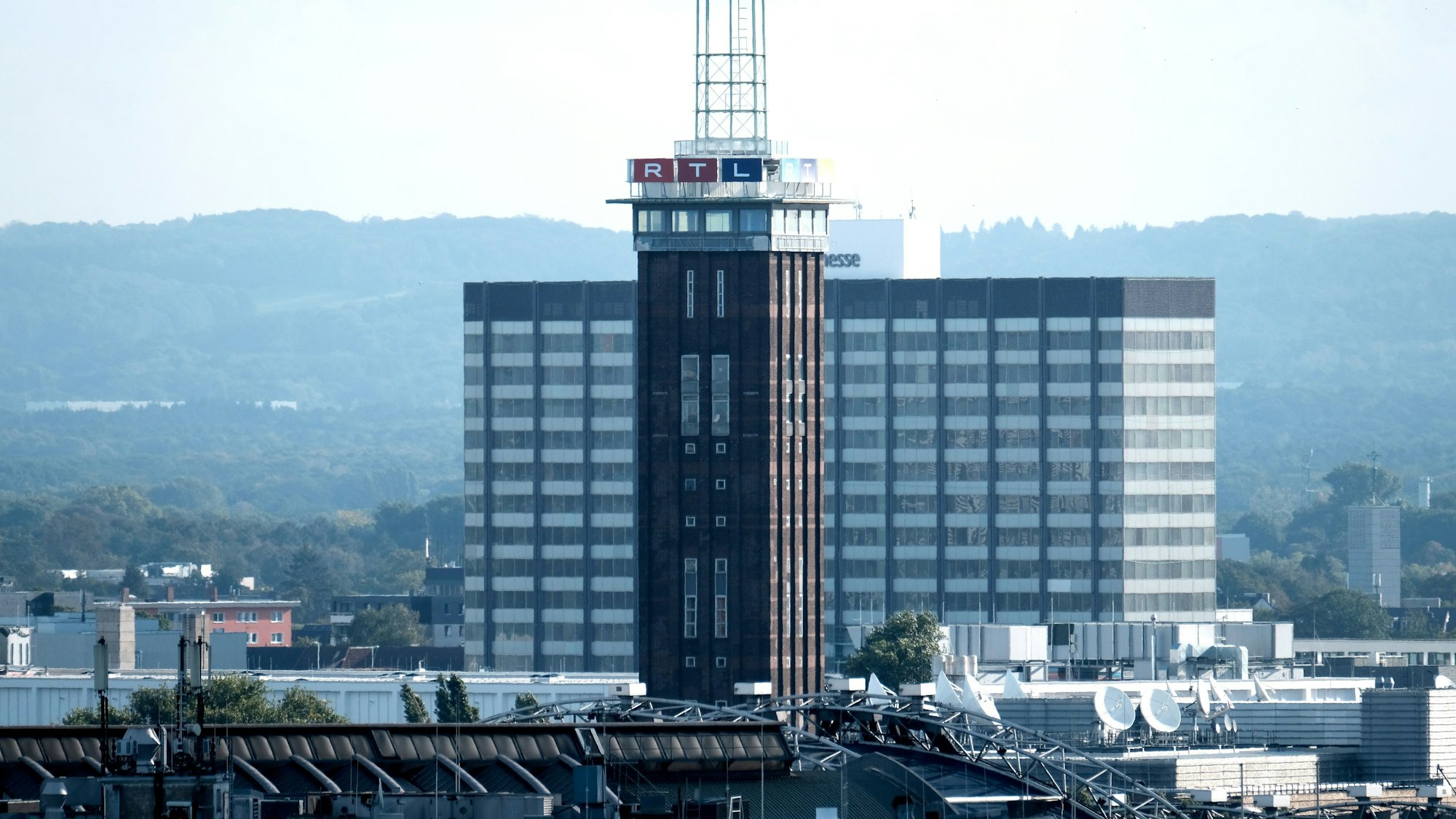 Blick auf den RTL-Turm in Köln-Deutz.