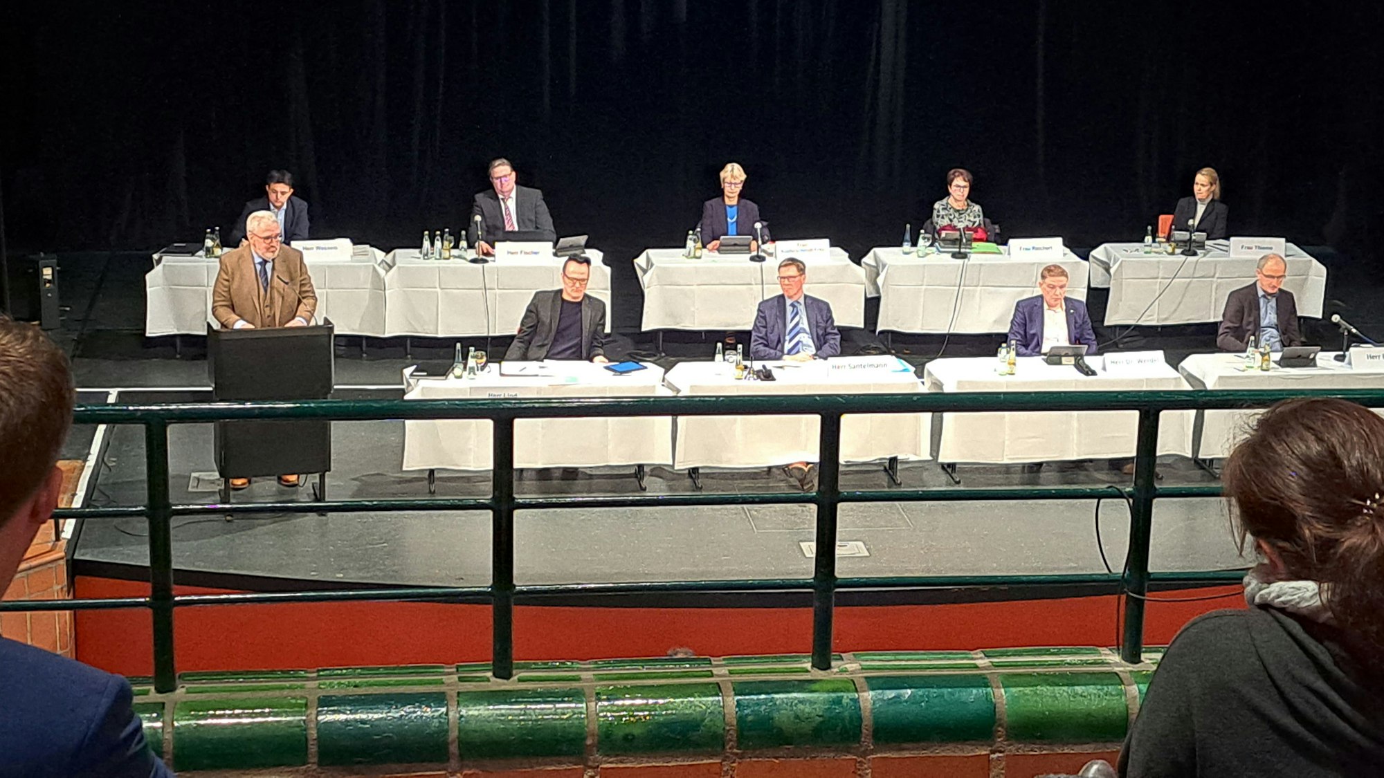 Ein Blick von der Empore auf die Kreisverwaltung während der Kreistagssitzung.