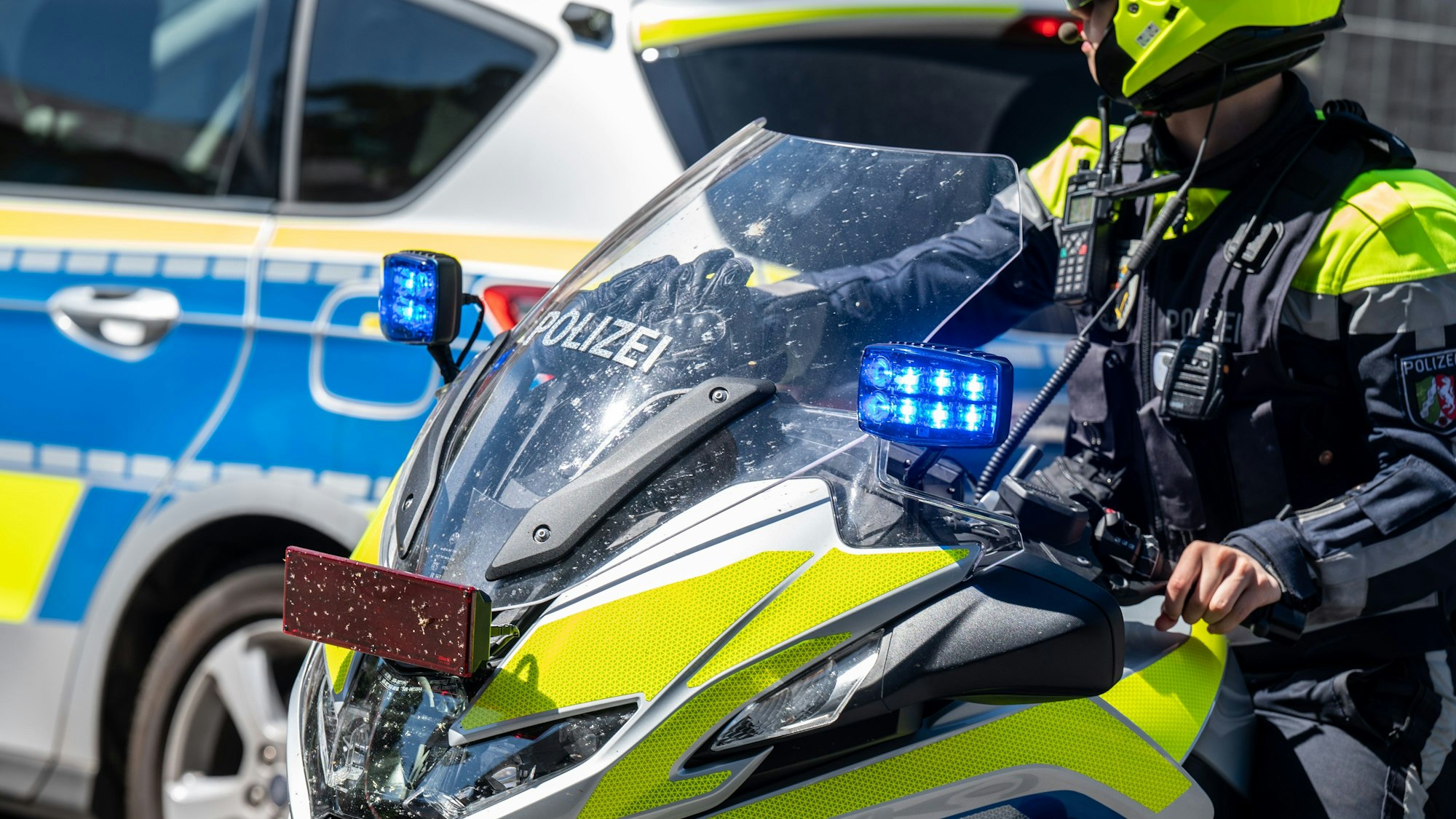 Ein Polizeimotorrad im Einsatz