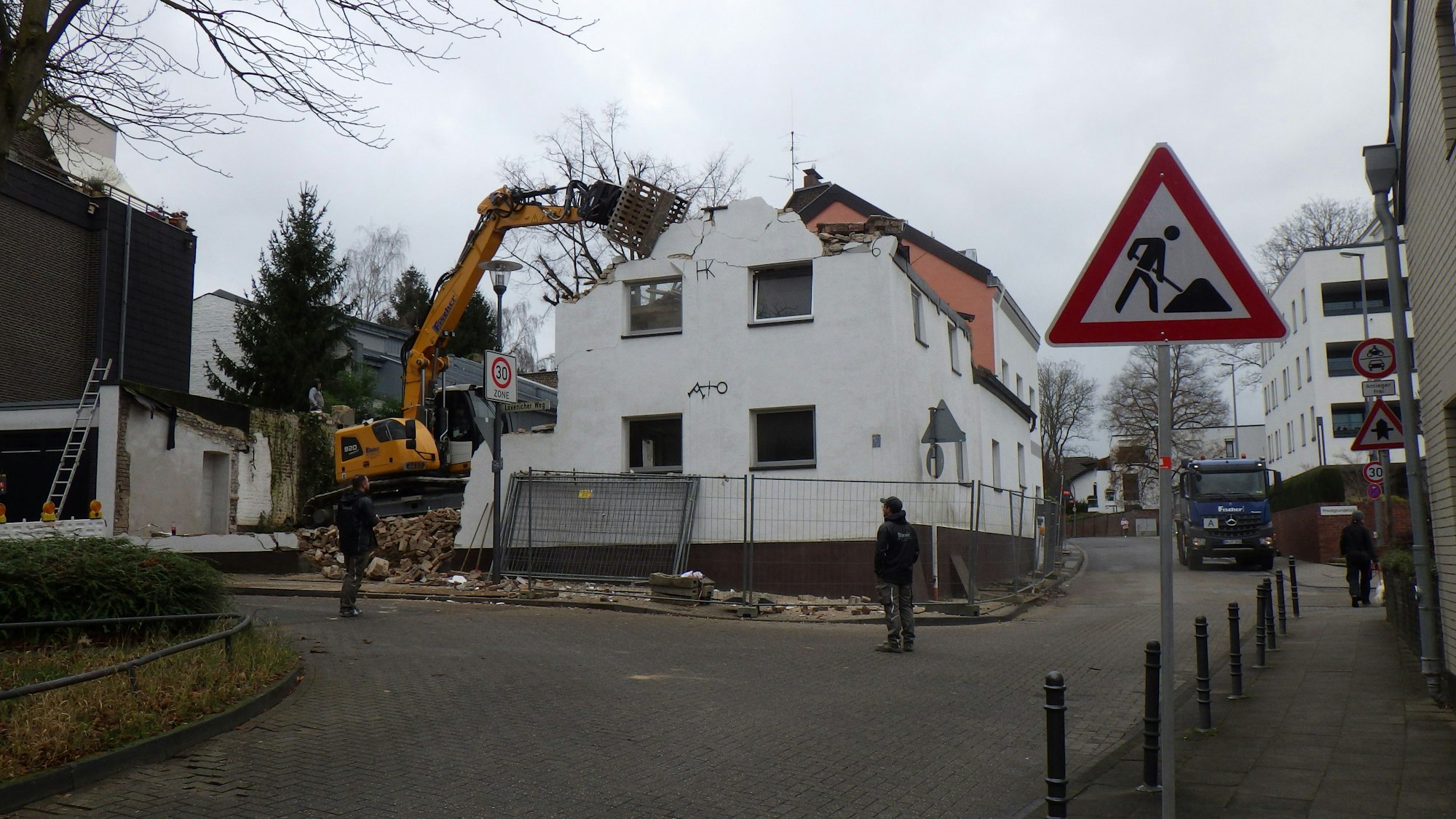 Das kleine Haus am Lövenicher Weg 2 stand 200 Jahre im Ortskern von Müngersdorf, bevor es abgerissen wurde.